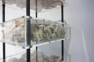 Henny Schakenraad - Mixed Media / Zeer groot object van o.a. metaal, plexiglas en papier, BEWAREN kopen? Bied vanaf 750!