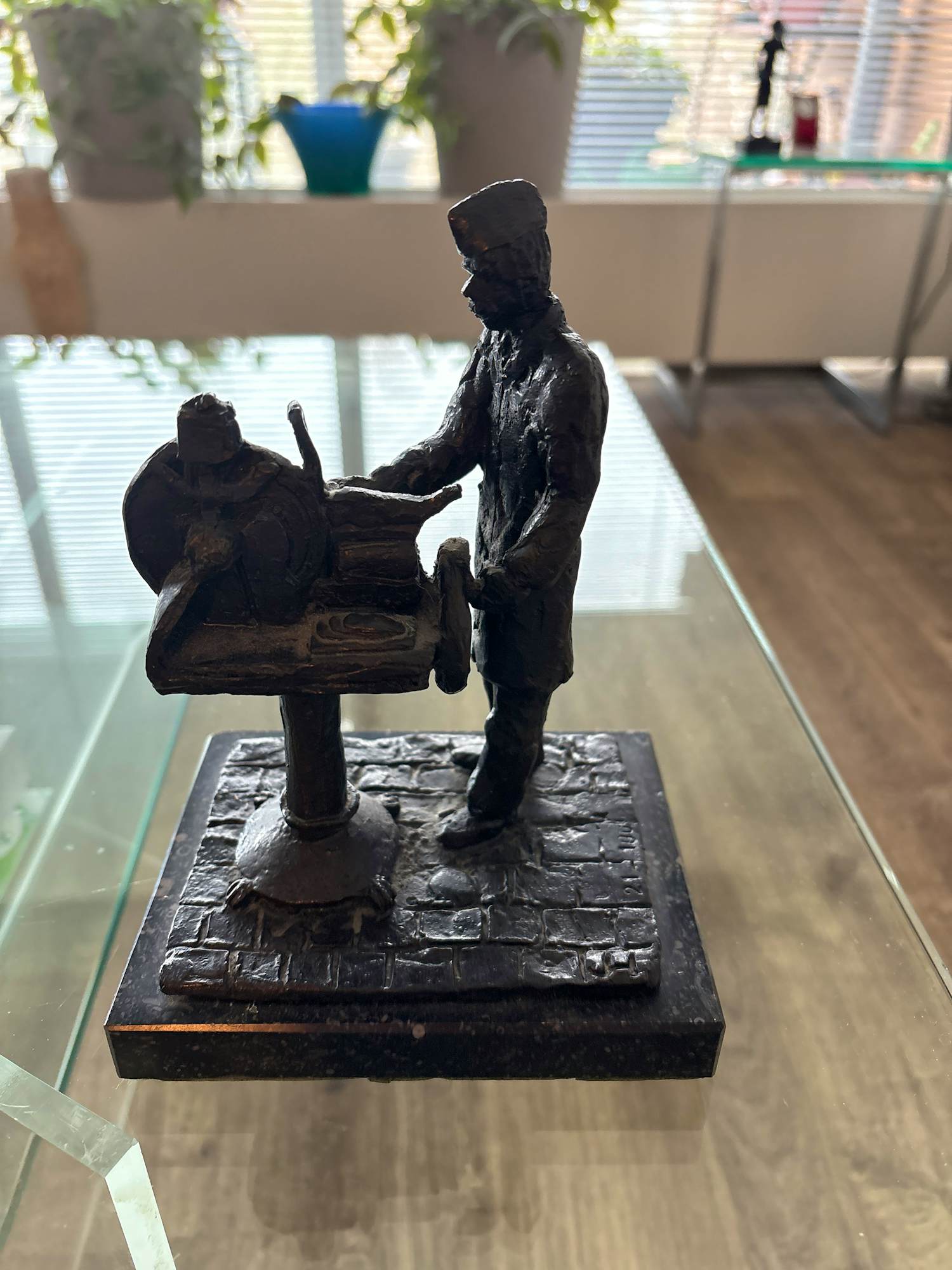 Jaap Hartman - Bronzen sculptuur “ De Slager “ kopen? Bied vanaf 85!