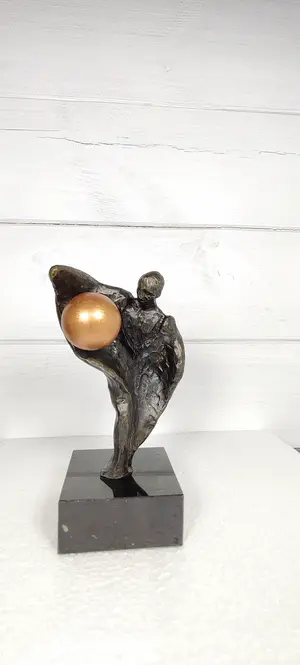 Corry Ammerlaan - jonglerende jongen met bal kopen? Bied vanaf 20!