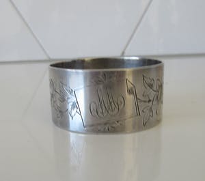 Curiosa - Art Nouveau verzilverde servetring van Armand Frenais uit Parijs kopen? Bied vanaf 1!