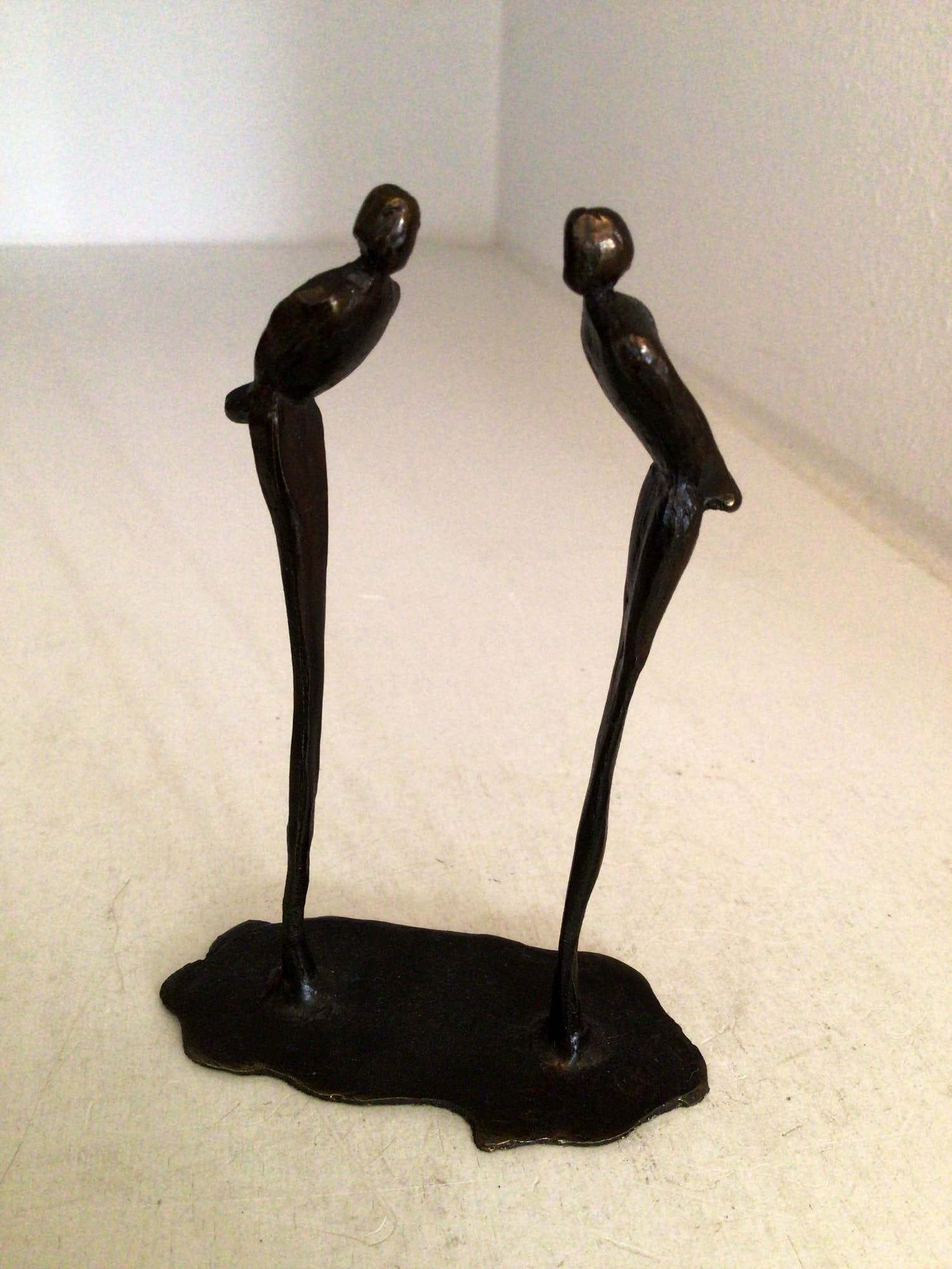 Corry Ammerlaan - Sculptuur “ IN GESPREK “. Gesigneerd kopen? Bied vanaf 1!