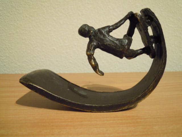 Astrid Veldhuyzen-Koppen - Prachtig gesigneerd beeld van skater. verkocht voor € 45!