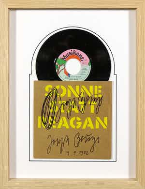 Joseph Beuys - Handgesigneerde single - Sonne Statt Reagan verkocht voor € 1!