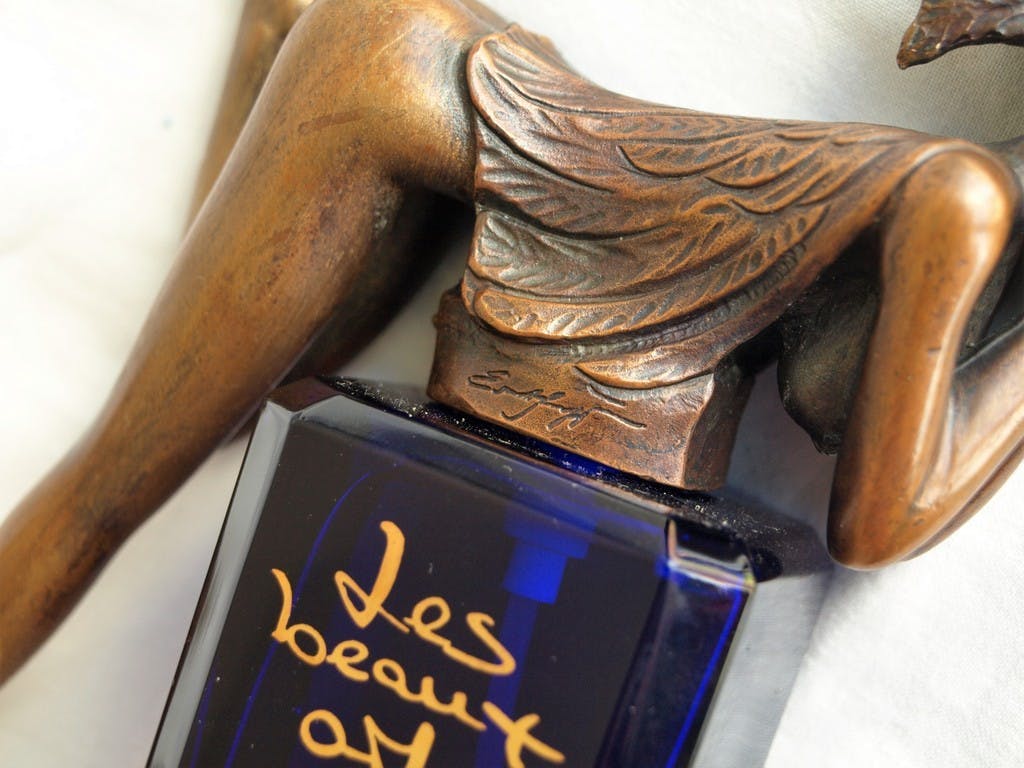 Ernst Fuchs - Bronzen beeld op parfumfles , Papagena – 1998  kopen? Bied vanaf 175!