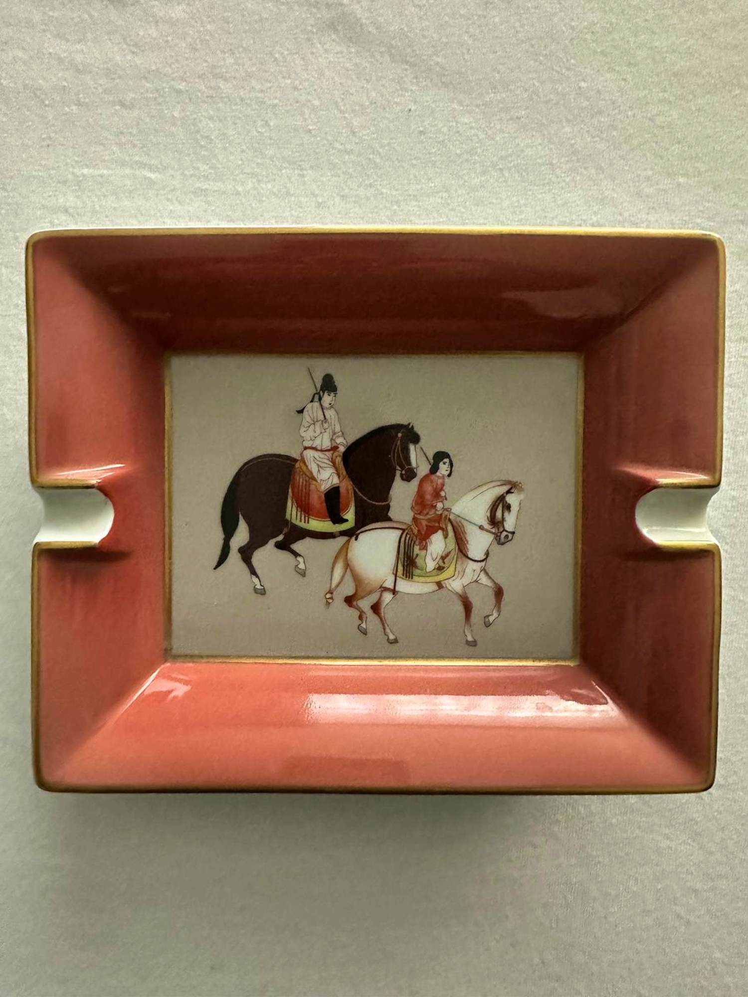 Hermes - Vintage porseleinen asbak met twee ruiters kopen? Bied vanaf 95!