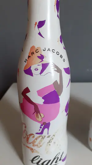 Marc Jacobs - Coca Cola Flesjes design ( 3) kopen? Bied vanaf 1!