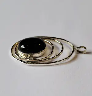 nieuw leuk ontwerp Handgemaakte zilveren hanger met natuurlijke Black Onyx kopen? Bied vanaf 60!