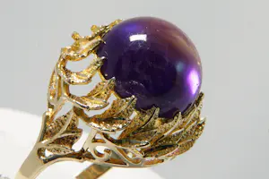 Acheter33 - 14 karaats geelgouden vintage ring gezet met cabochon geslepen amethist? Enchérissez de 440!