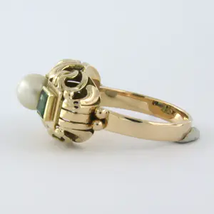14k gouden ring bezet met parel en carre geslepen smaragd - ringmaat 17.75(56) kopen? Bied vanaf 260!