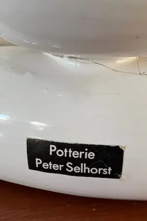 Peter Selhorst - Witte keramische liggende kat kopen? Bied vanaf 1!