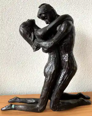 Niet of onleesbaar gesigneerd - Groot beeld " VERLIEFD STEL " verkocht voor € 1!