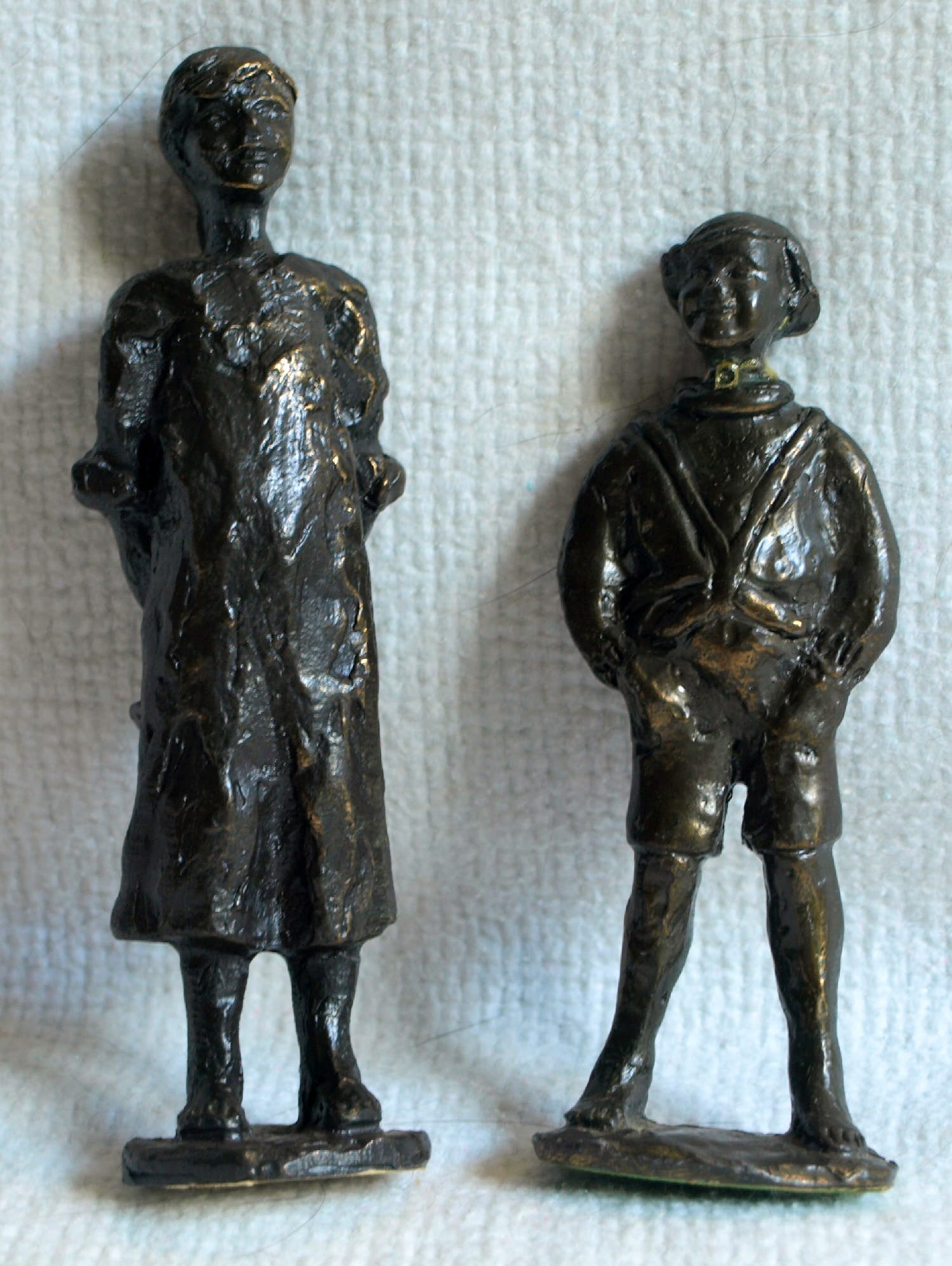 Corry Ammerlaan - 2 Bronzen beeldjes , Binkie & Sophietje kopen? Bied vanaf 1!