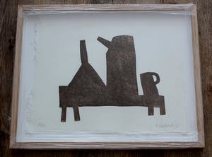 Klaas Gubbels - ingelijste houtdruk: tafel met kan etc - 2015 (nieuwe lijst) kopen? Bied vanaf 395!