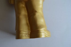 Ottmar Horl - Grote Gnome F*ck You Gesture Goud kopen? Bied vanaf 1!