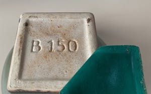 Keramische industrie Loré - Zeldzame brutalistische vaas modelnr B150 ontwerp Matt Camps kopen? Bied vanaf 1!