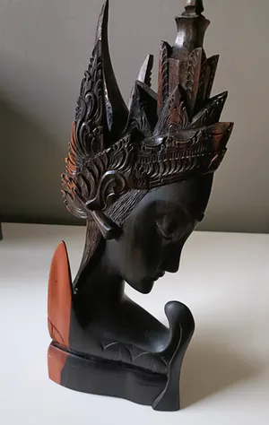 Niet of onleesbaar gesigneerd - Coromandel houten hoofd van Balinese danseres kopen? Bied vanaf 1!