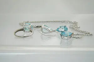 35- Chique 14Kt wit-gouden "Jarrèl Italy" set sieraden met aquamarijnen kopen? Bied vanaf 920!