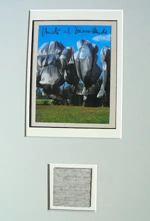 Christo - Project "Wrapped Trees" 1998 - Riehen inc. original stofmonster-handgesigneerd kopen? Bied vanaf 1!