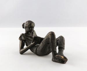 Astrid Veldhuyzen-Koppen - Brons, Lezend meisje kopen? Bied vanaf 35!