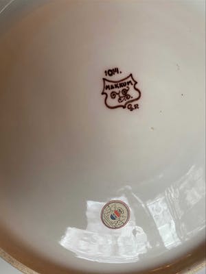 Koninklijke Tichelaar Makkum - Paar plateel Makkum schotels met polychrome bloemdecoratie kopen? Bied vanaf 100!