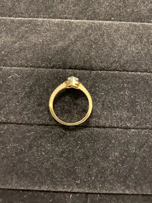 Geelgouden ring met hartgeslepen zirkonia kopen? Bied vanaf 80!