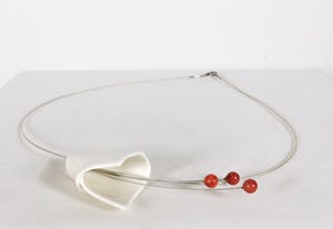 Judith Bloedjes - Collier met keramiek kopen? Bied vanaf 45!