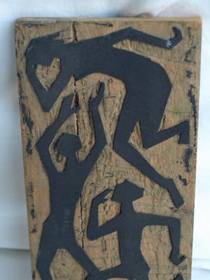 Klaas Pijlman - Houtreliëf / stempel , “Figuren” – ca 1975 kopen? Bied vanaf 1!