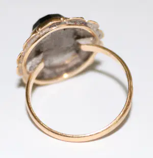 Buy Antieke 14 karaat gouden ring met granaat steen? Bid from 450!