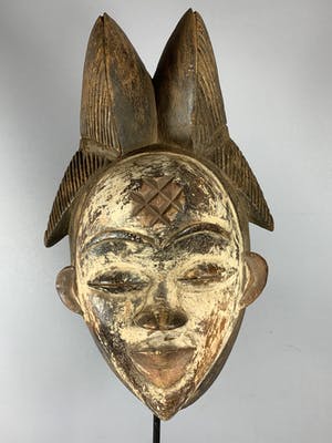 Punu - African female mask from the Punu - Gabon. kopen? Bied vanaf 45!