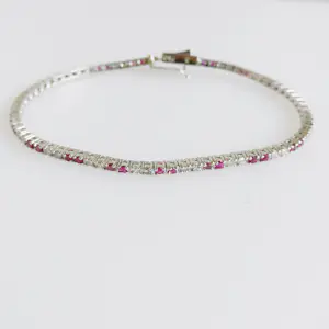 Diamanten en robijnen armband kaufen? Bieten Sie von 1450!