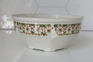 Niet of onleesbaar gesigneerd - Jugendstil zeshoekige Faience aardewerken jardiniere kopen? Bied vanaf 10!