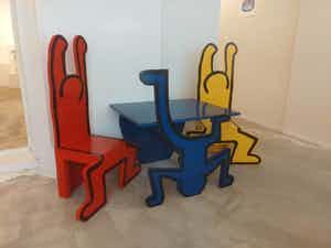 Keith Haring - Kindermeubel-set verkocht voor € 150!