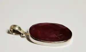 Nieuwe zilveren hanger met facetgeslepen robijn kopen? Bied vanaf 95!