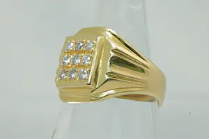 34 - Vintage 18krt geel-gouden pavé ring met 9 briljant gesl. (0.50ct) diamant kopen? Bied vanaf 380!