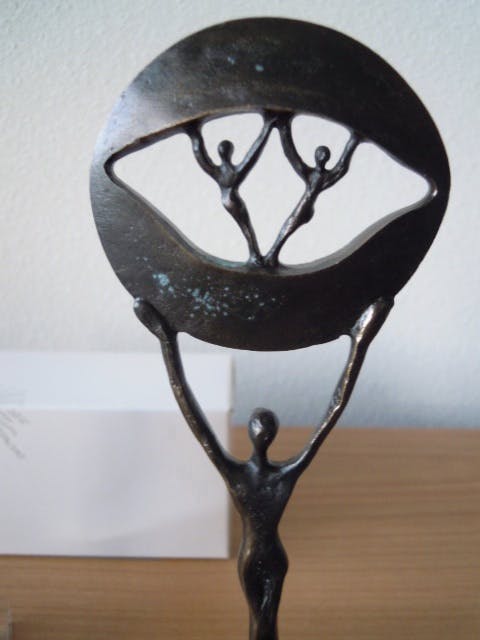 Corry Ammerlaan - Prachtig beeldje " Met het oog op een goede samenwerking " kopen? Bied vanaf 25!