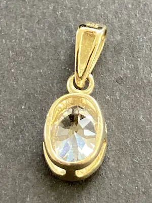 14 karaats geelgouden hanger met een ovaal geslepen zirkonia kopen? Bied vanaf 30!