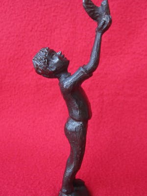 Janneke Ros - Jongen met de duif kopen? Bied vanaf 20!