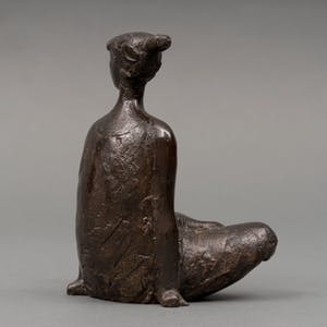 Evert den Hartog - brons: zittend meisje met kat kopen? Bied vanaf 895!