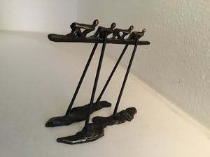 Corry Ammerlaan - Sculptuur “ Met vereende kracht vooruit ! “ kopen? Bied vanaf 25!