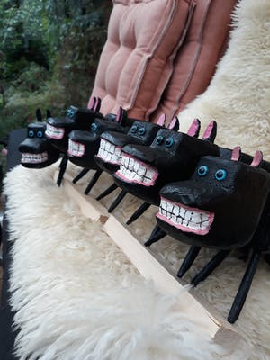 Peter Bastiaanssen - Houten honden kopen? Bied vanaf 120!