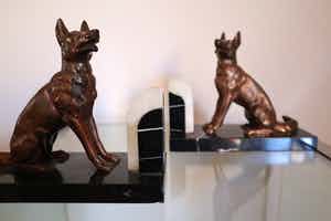 Niet of onleesbaar gesigneerd - Boekensteunen verkocht voor € 10!