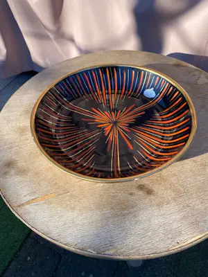 Faience Hubert Bequet - Vintage handgeschilderde schaal/wandbord van Hubert Bequet. kopen? Bied vanaf 45!