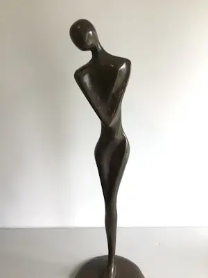 Niet of onleesbaar gesigneerd - Sculptuur “ Elegantie “ gesigneerd kopen? Bied vanaf 10!