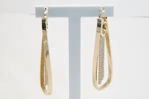 06 - Lang en sierlijk paar 14Krt tri-color gouden oorsieraden - golvend model kopen? Bied vanaf 440!