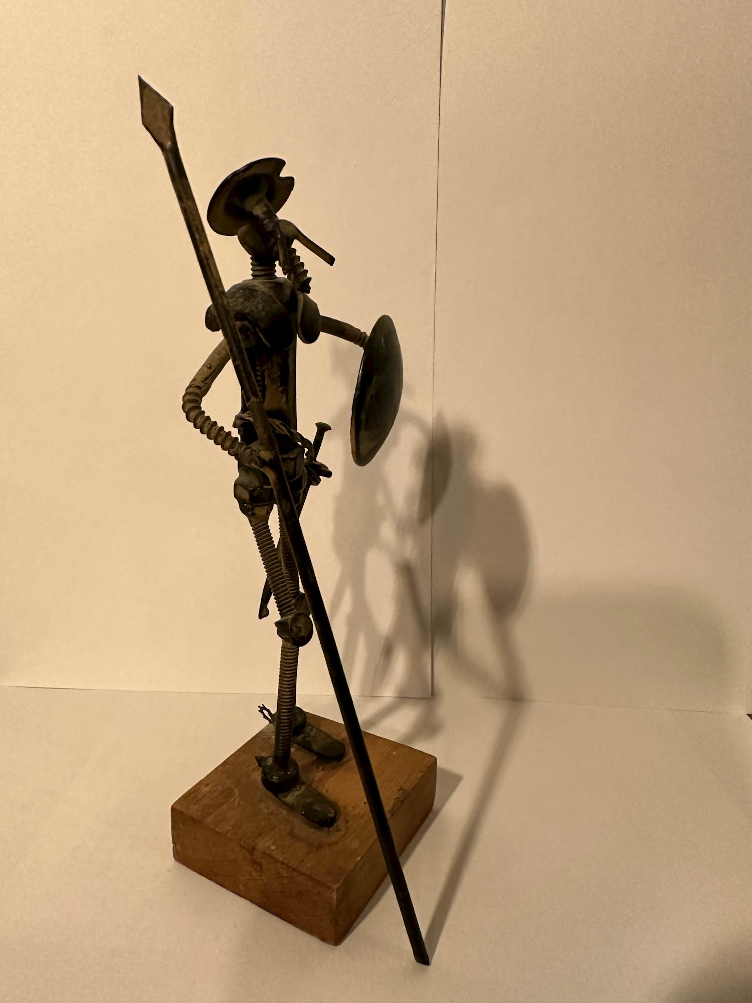 Niet of onleesbaar gesigneerd - Don Quichot figurine in Folk-Art stijl/Nuts & Bolts kopen? Bied vanaf 1!