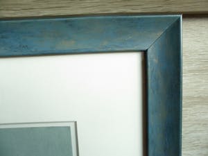 Klaas Gubbels - Zeefdruk, zwarte kan op blauwe tafel, mooi ingelijst. kopen? Bied vanaf 375!