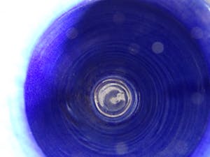 Marijke de Kler-Vermeulen - Kobalt blauwe kikker vaas kopen? Bied vanaf 20!