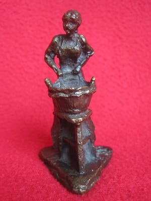 Brons (Onbekend) - Wasvrouw. kopen? Bied vanaf 45!