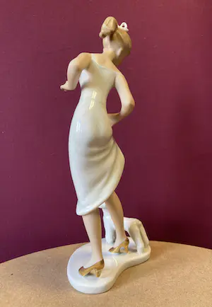 Wallendorfer Porzellan - Jonge vrouw met hond kopen? Bied vanaf 65!