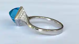 Buy Witgouden 18 kt ring met topaas en diamanten? Bid from 750!